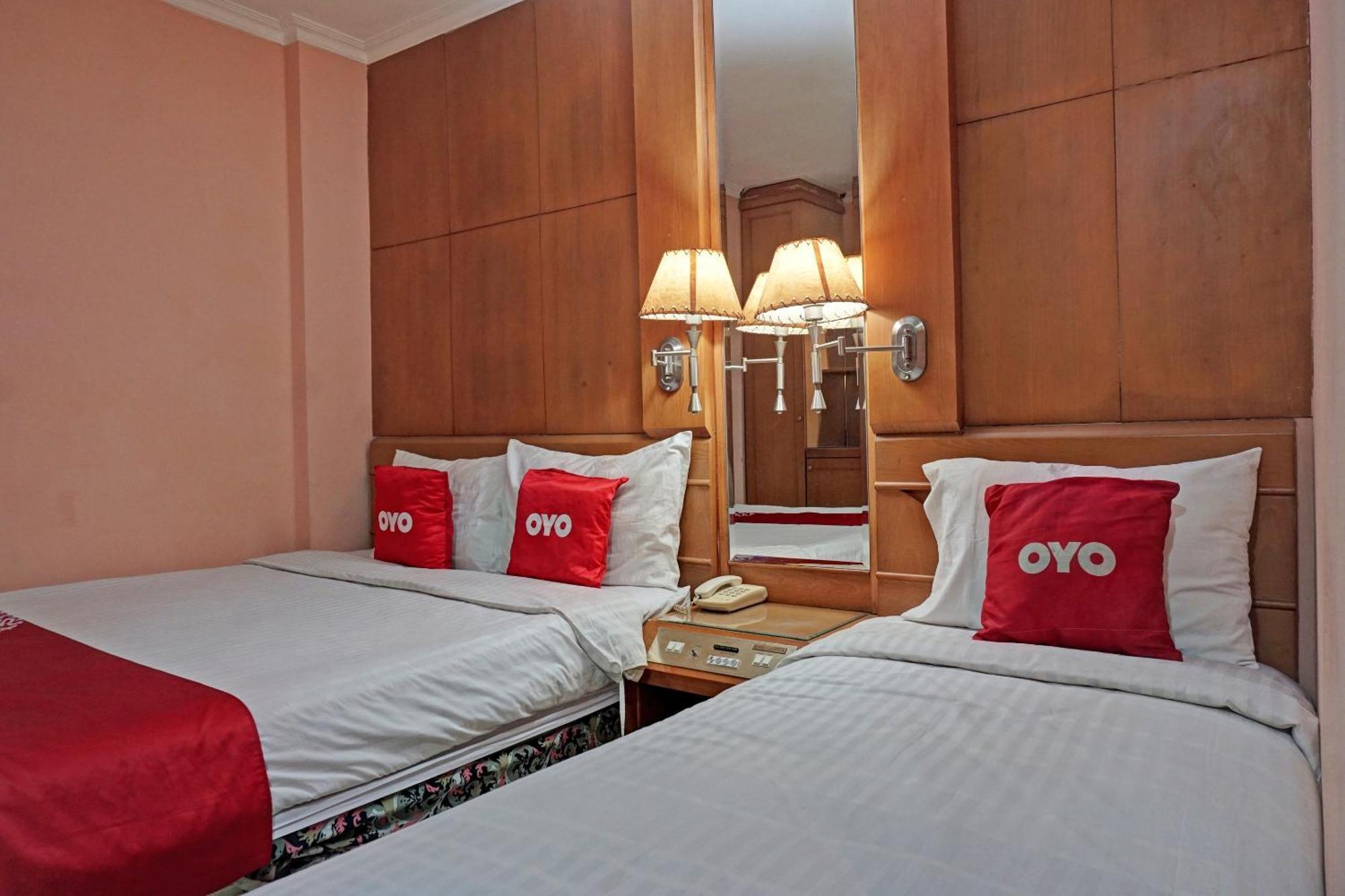 Oyo 671 Hotel Capitol Jakarta Exteriör bild