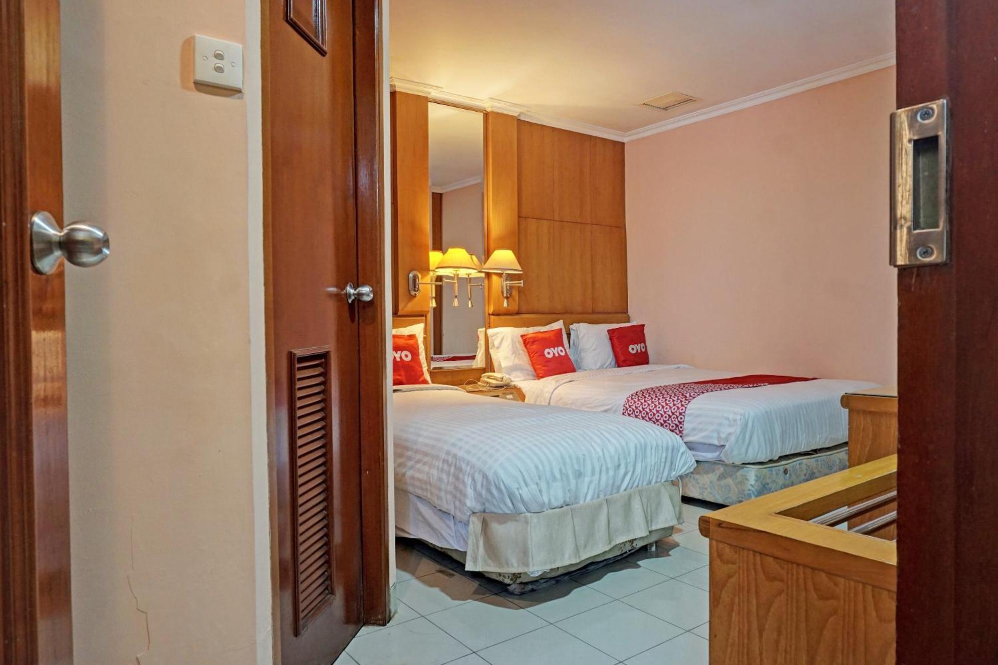 Oyo 671 Hotel Capitol Jakarta Exteriör bild