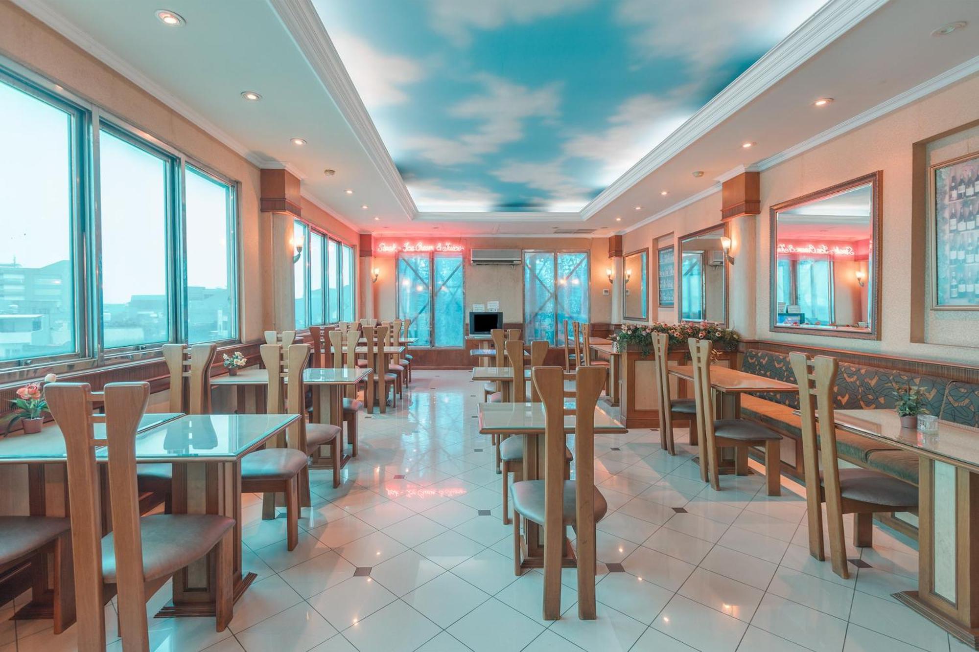 Oyo 671 Hotel Capitol Jakarta Exteriör bild