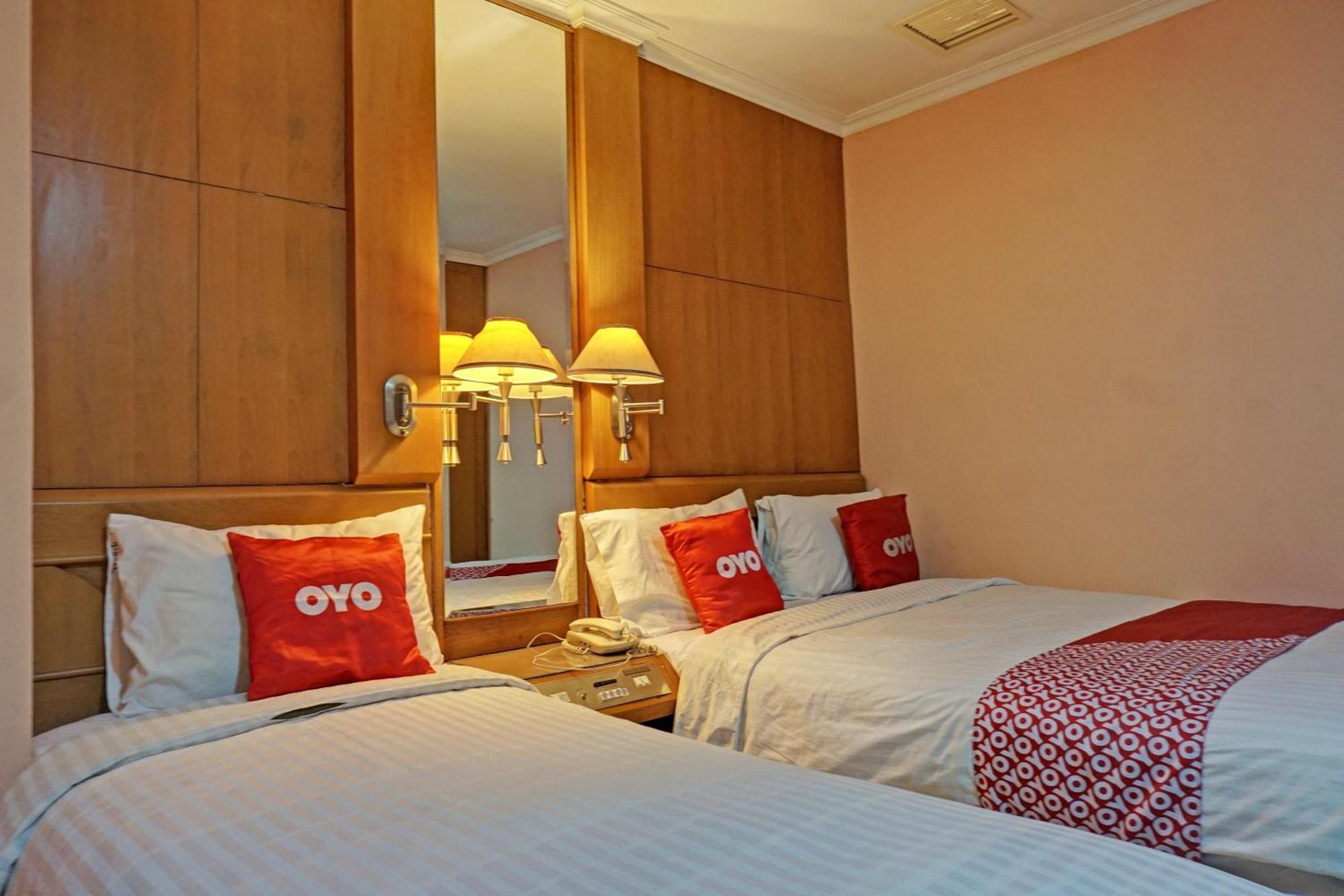 Oyo 671 Hotel Capitol Jakarta Exteriör bild