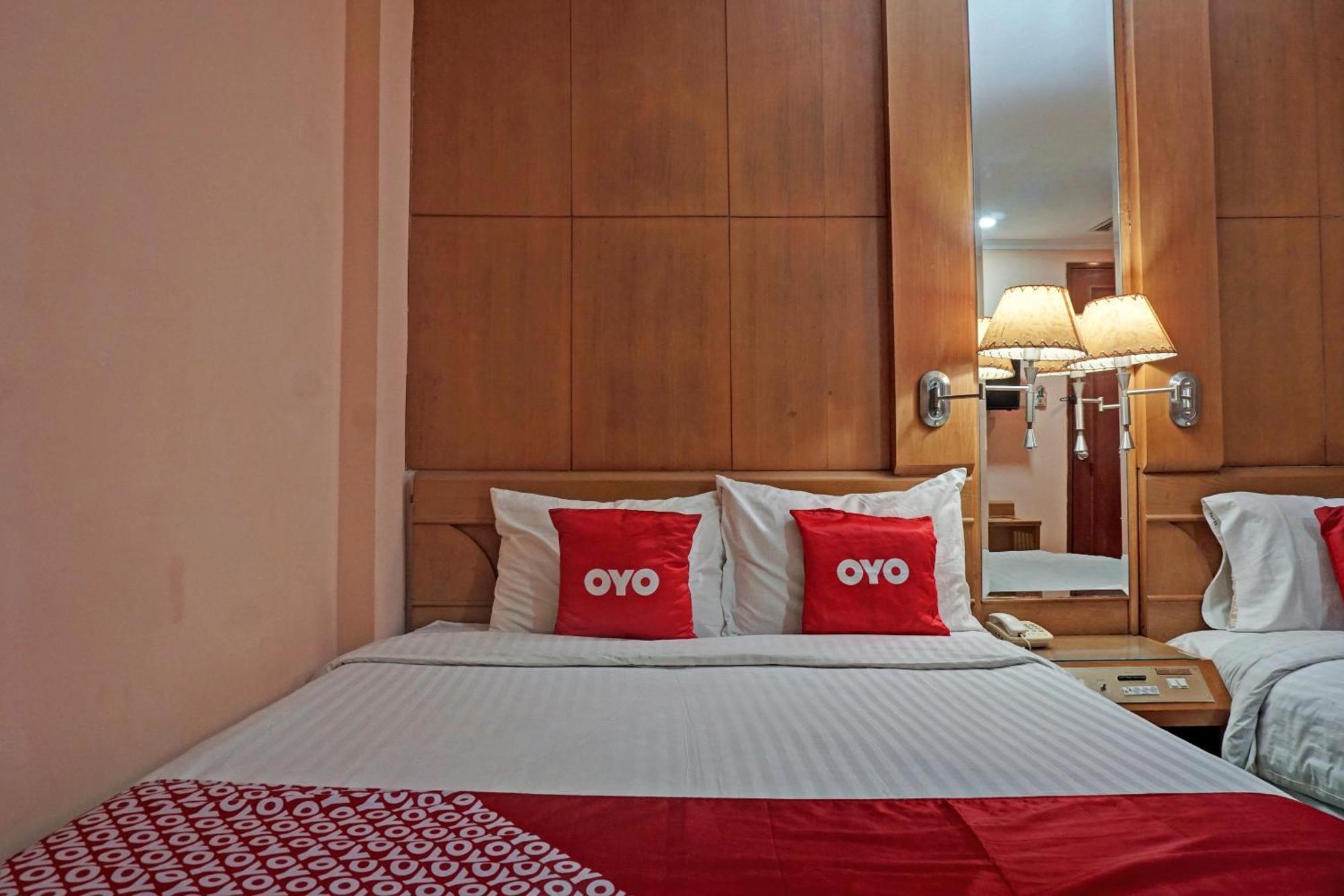 Oyo 671 Hotel Capitol Jakarta Exteriör bild