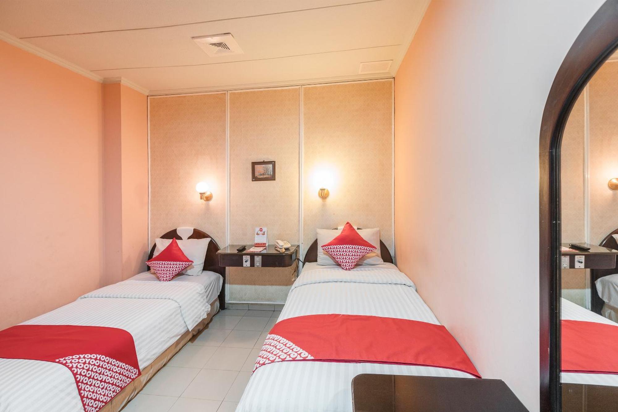 Oyo 671 Hotel Capitol Jakarta Exteriör bild