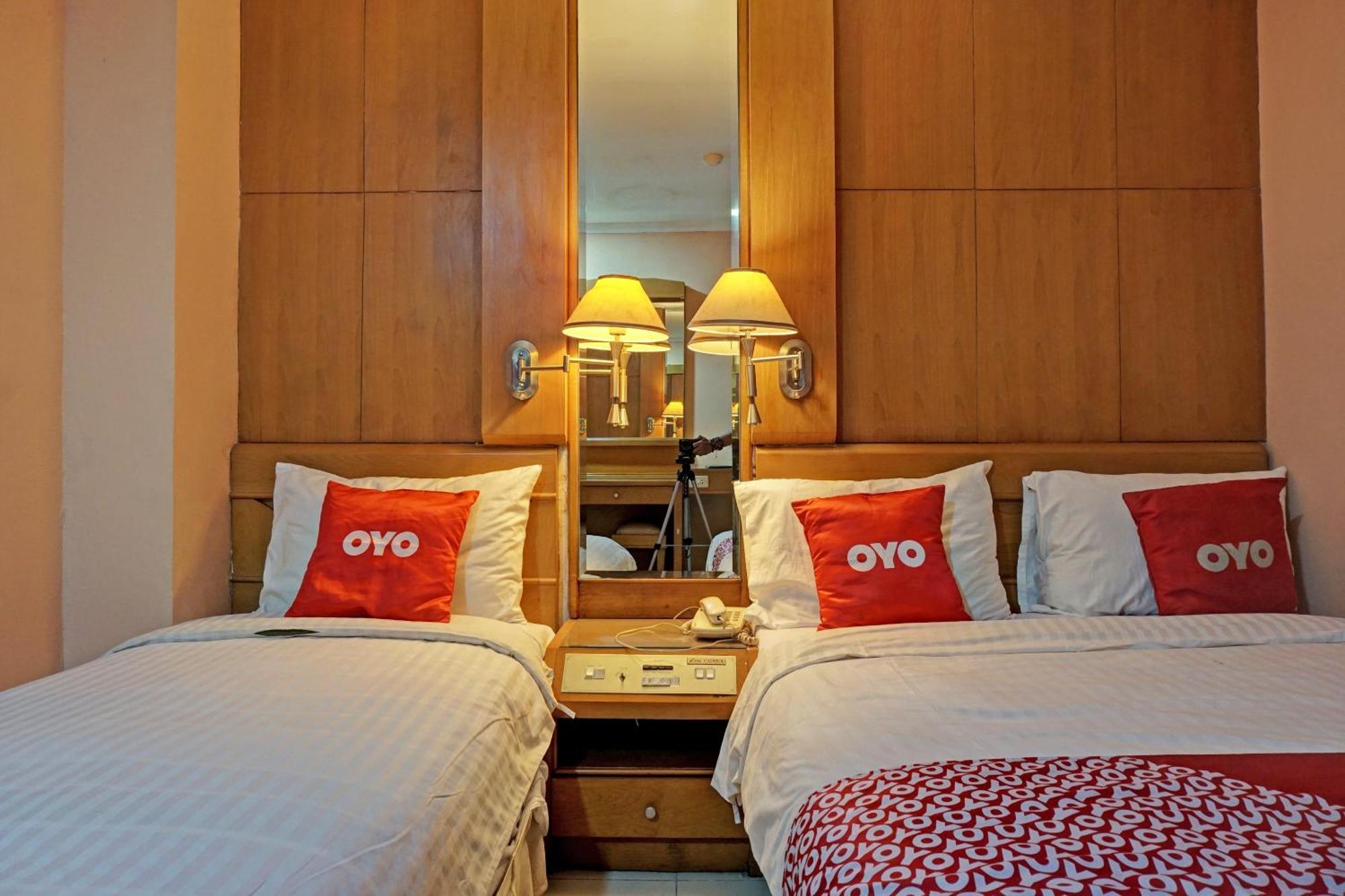 Oyo 671 Hotel Capitol Jakarta Exteriör bild