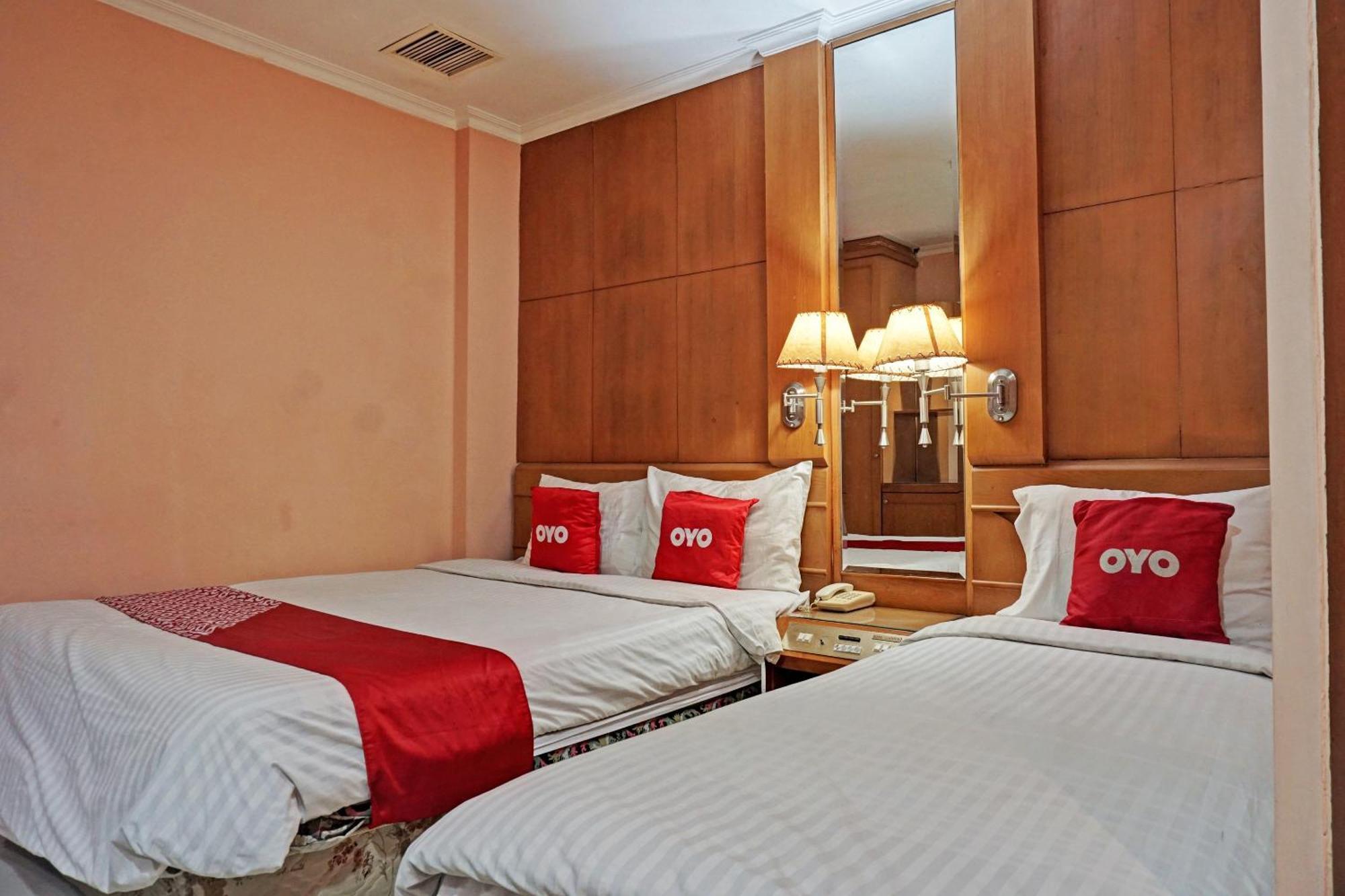 Oyo 671 Hotel Capitol Jakarta Exteriör bild